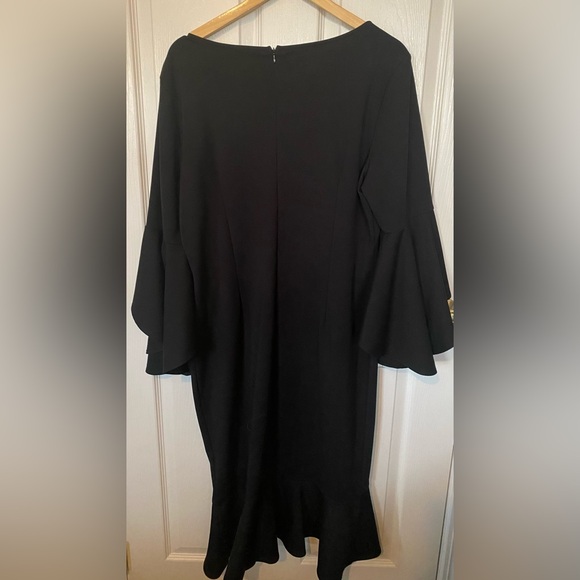 Black Dress - Picture 6 of 7